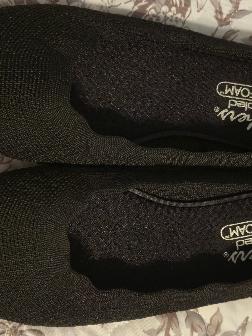 Skechers Black Slip-On Knit Loafers for Women Sz 8